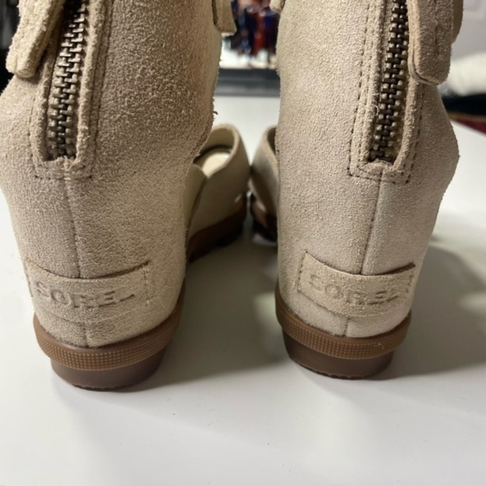 Sorel Women's Beige Suede Wedge Ankle Strap Zip Sandals Size 8.5 - Picture 4 of 7